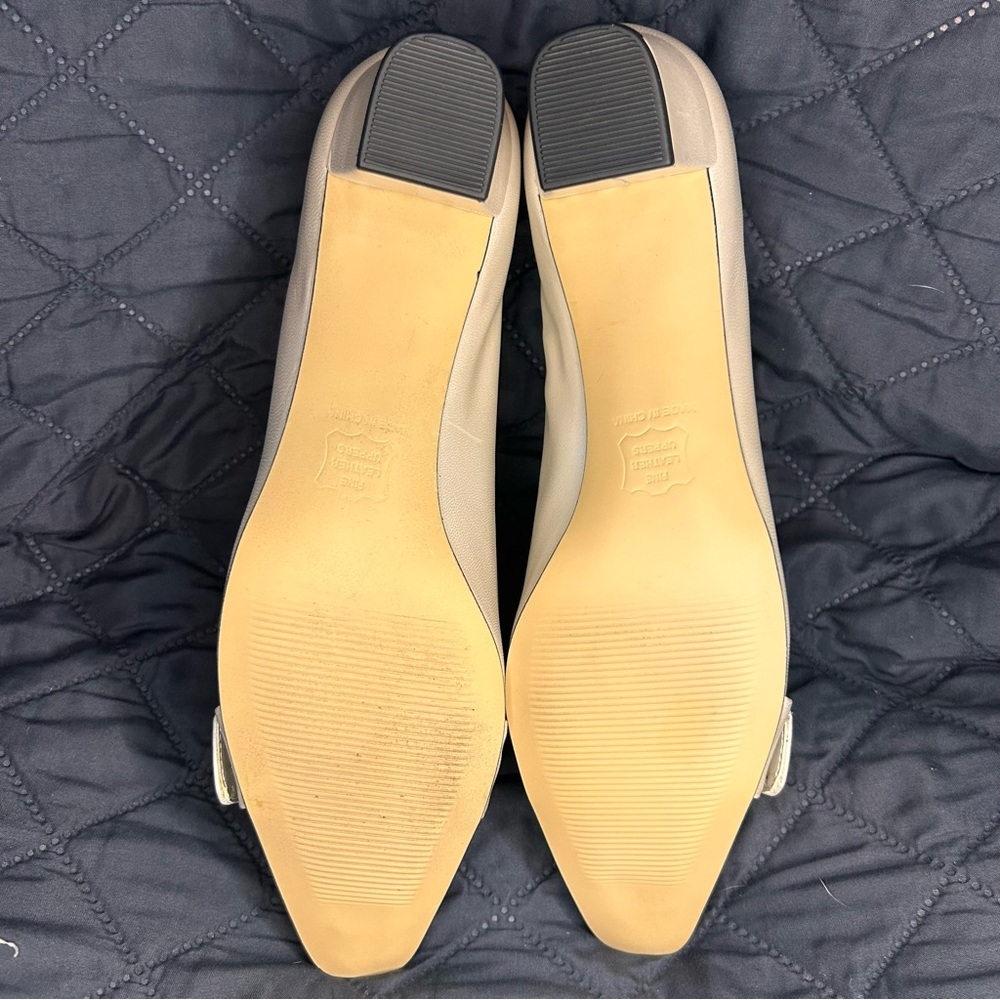 Ros Hommerson Beige Leather Pumps Size 8 4A Extra Narrow Studded Strap Heels - Picture 10 of 10
